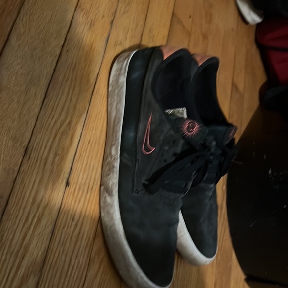 Nike skating shoes - Picture 2 of 3